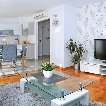 Dona Apartment