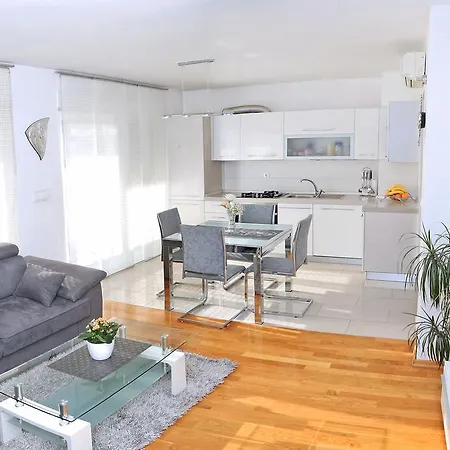 Apartment Dona